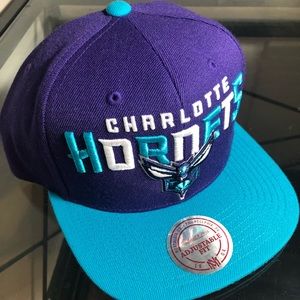 ✨🆕 NBA Mitchell & Ness Hornets Snapback Hat